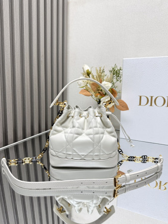 small D*or jolie bucket bag 17 x 16 x 10.5 cm