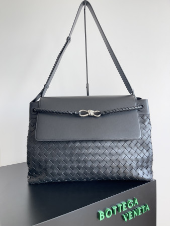 bo*te*ga Ve*ne*ta large andiamo messenger 43x32x20cm