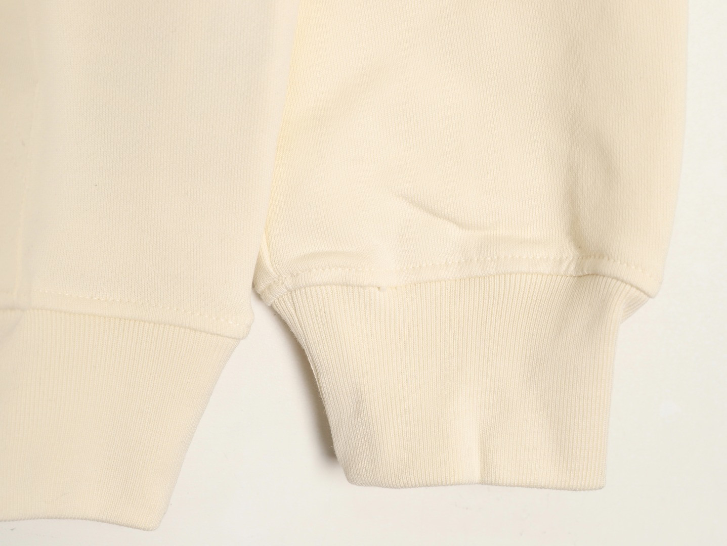 G*u*i 25fw hoodies