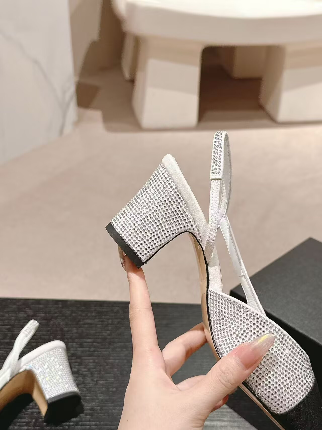 ua Ch*el slingbacks