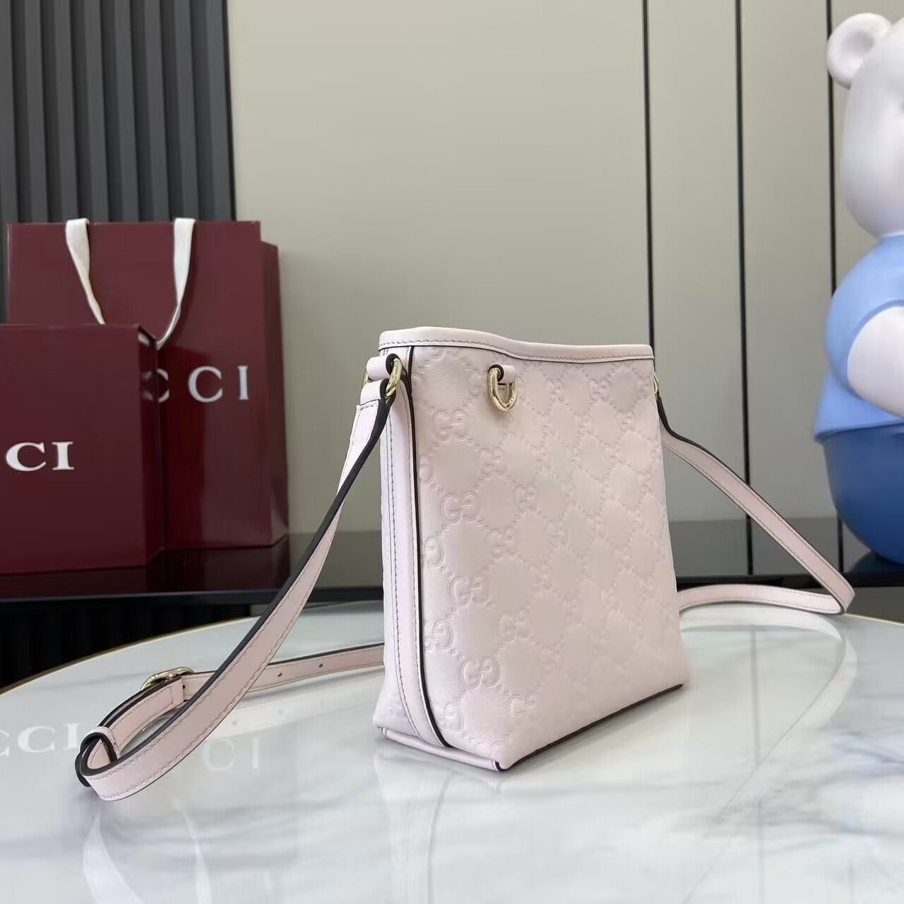G*u*i gg emblem nano bucket bag 15x18x8cm