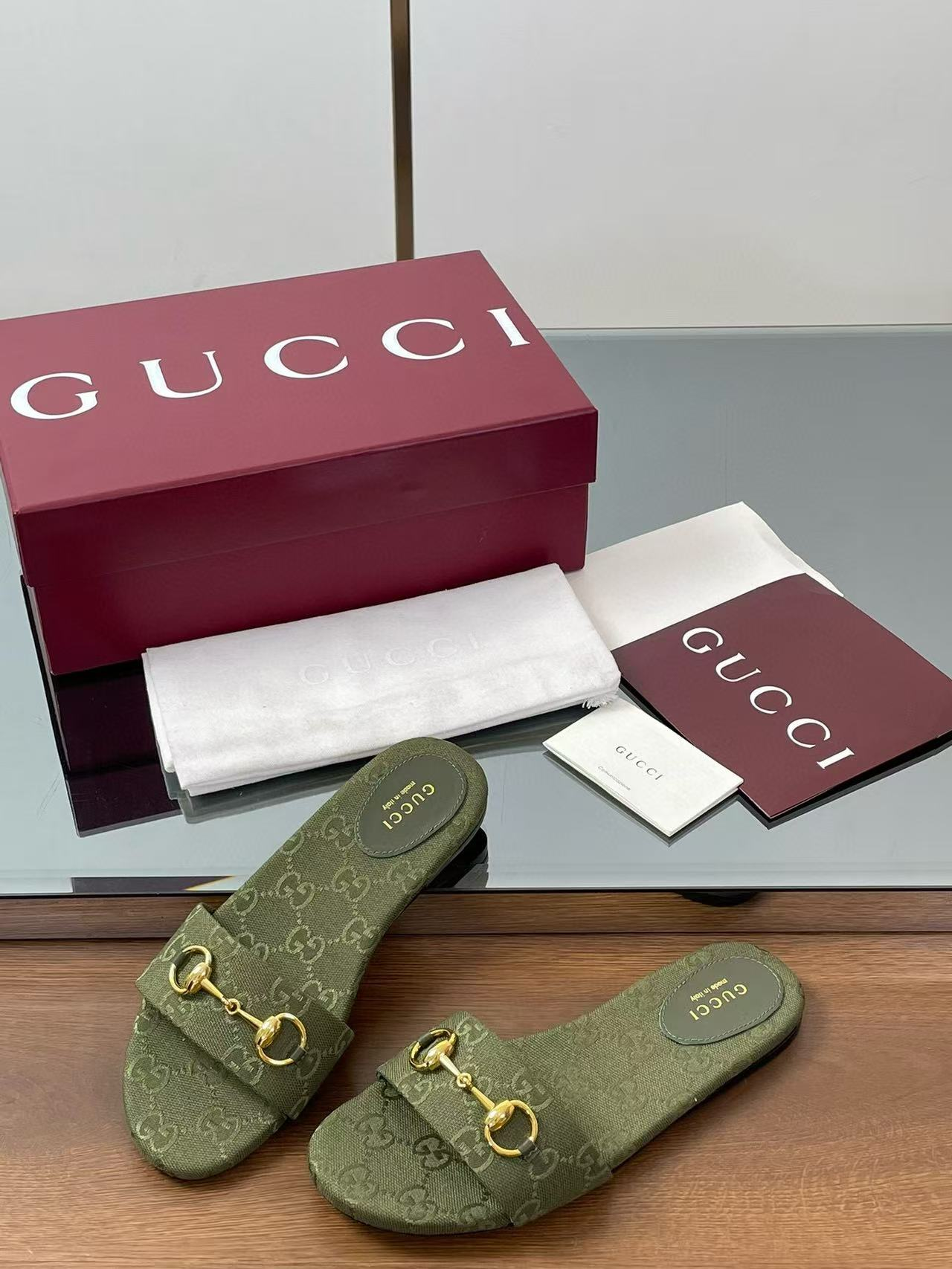 ua G*u*i slide sandal with horsebit