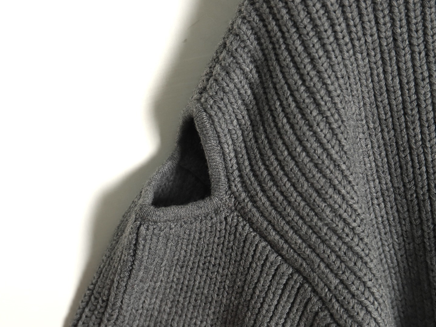 bo*te*ga Ve*ne*ta bv 23fw sweaters