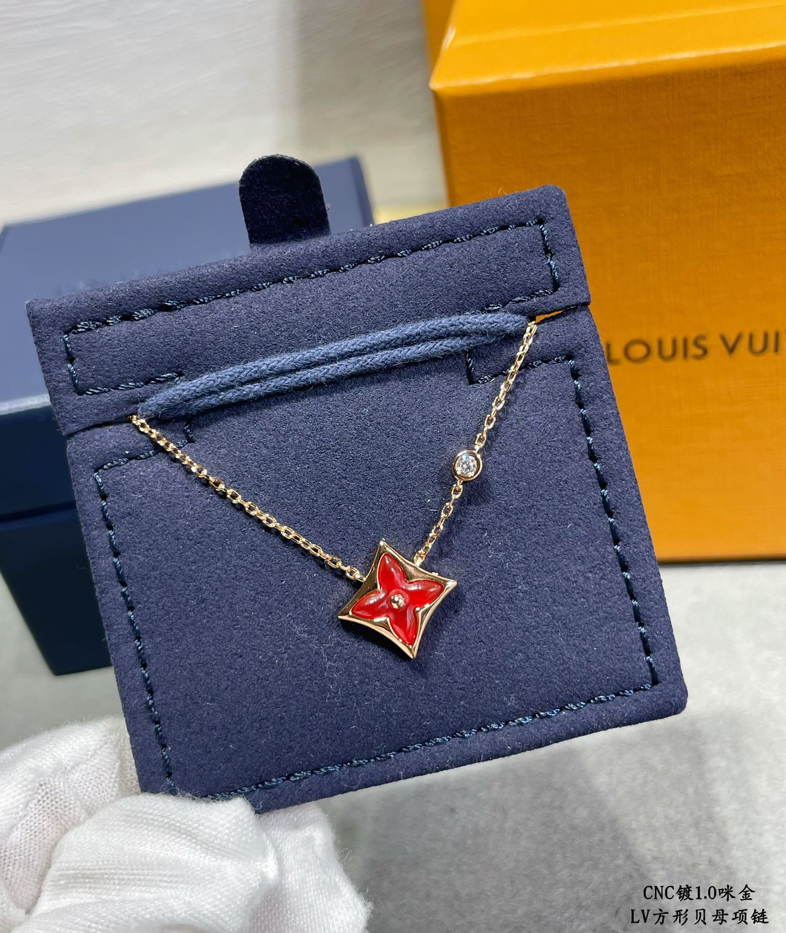l0*is V*t0n square mother-of-pearl necklace