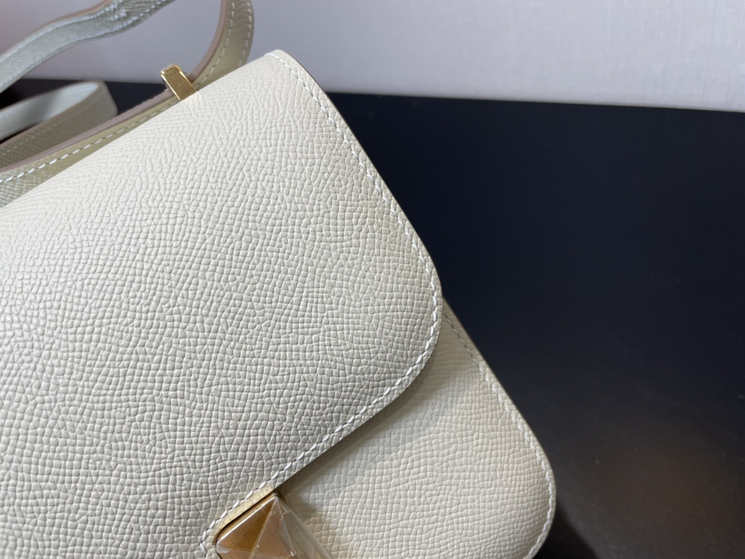 H**mes constance 24 white epsom leather gold hardware 9.4"x5.9"x3"