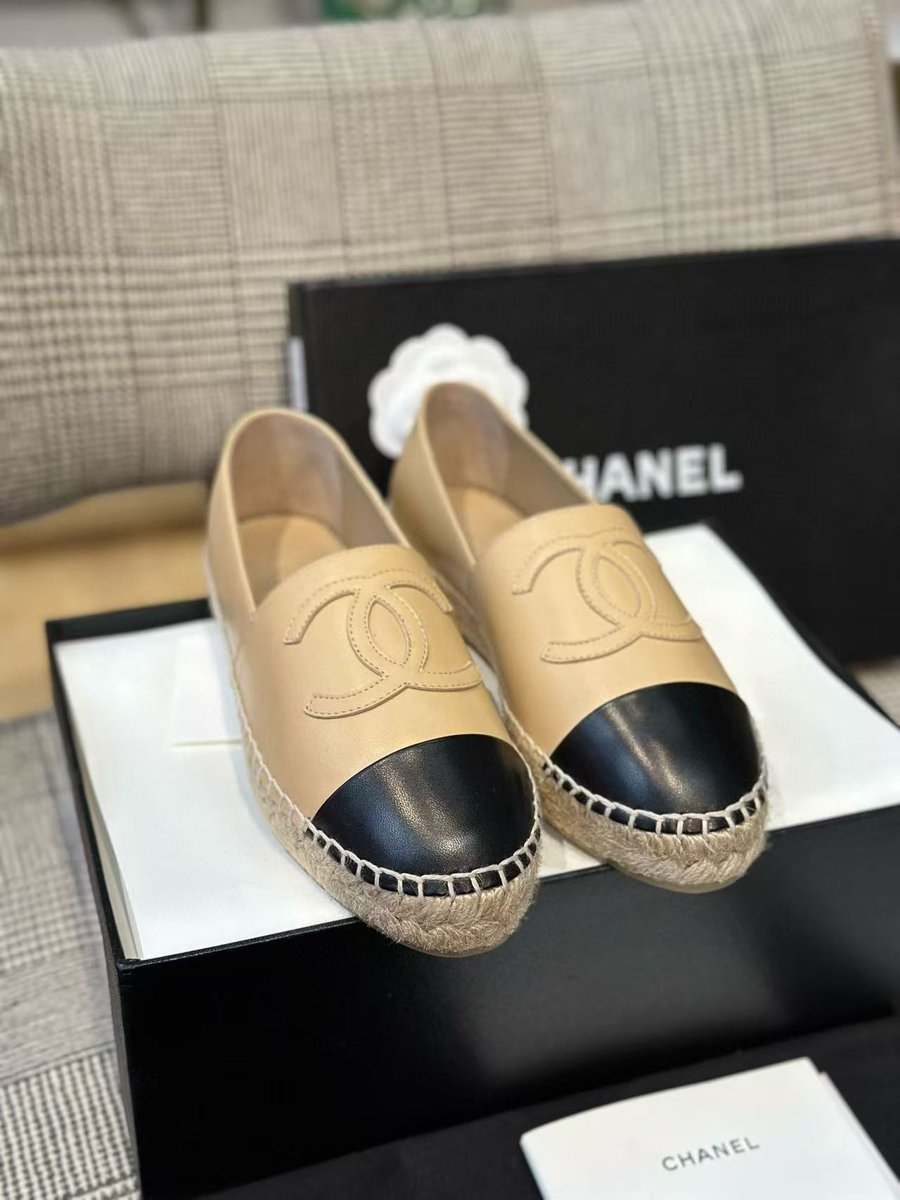 ua Ch*el espadrilles