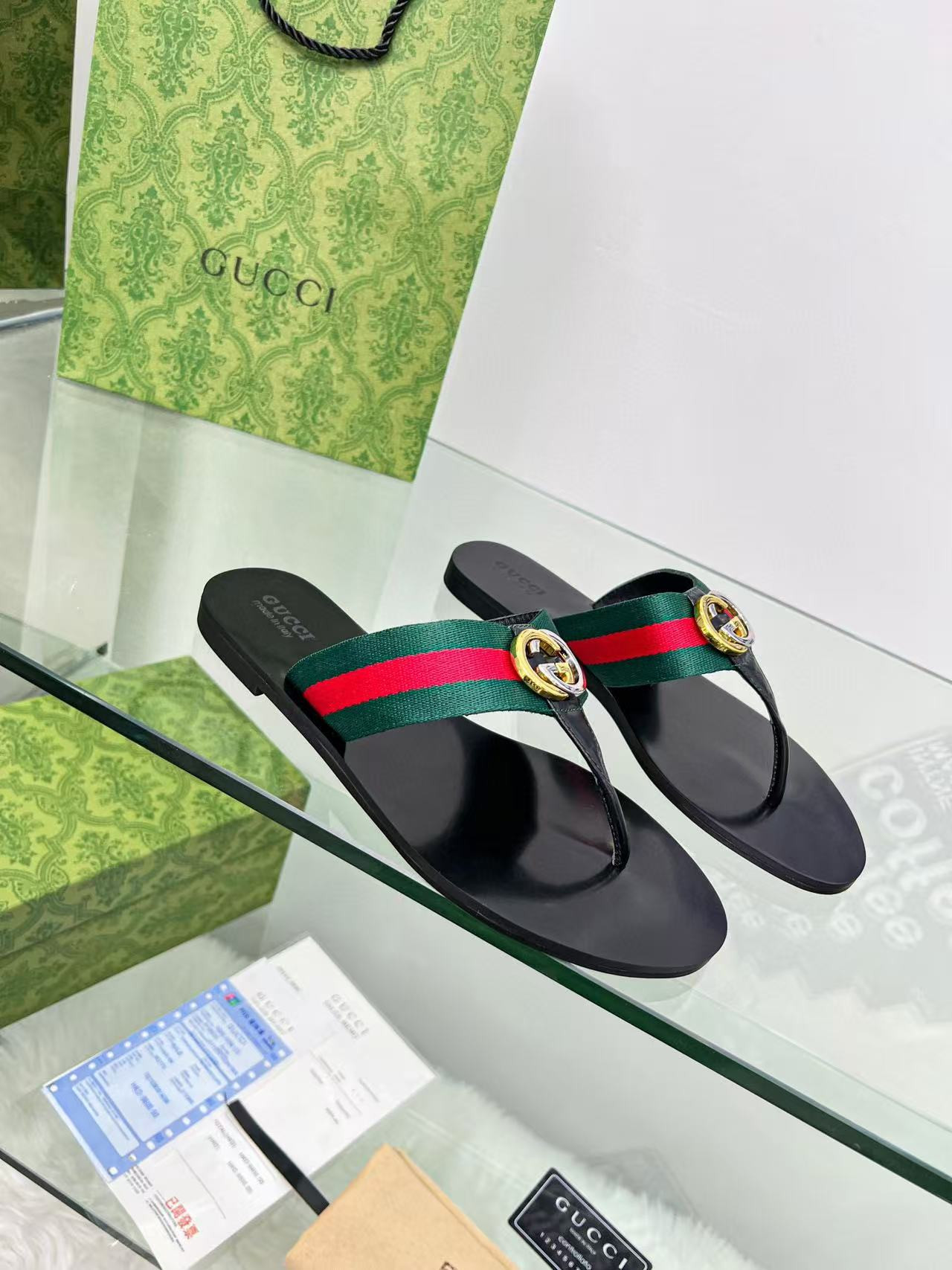 ua G*u*i sandal