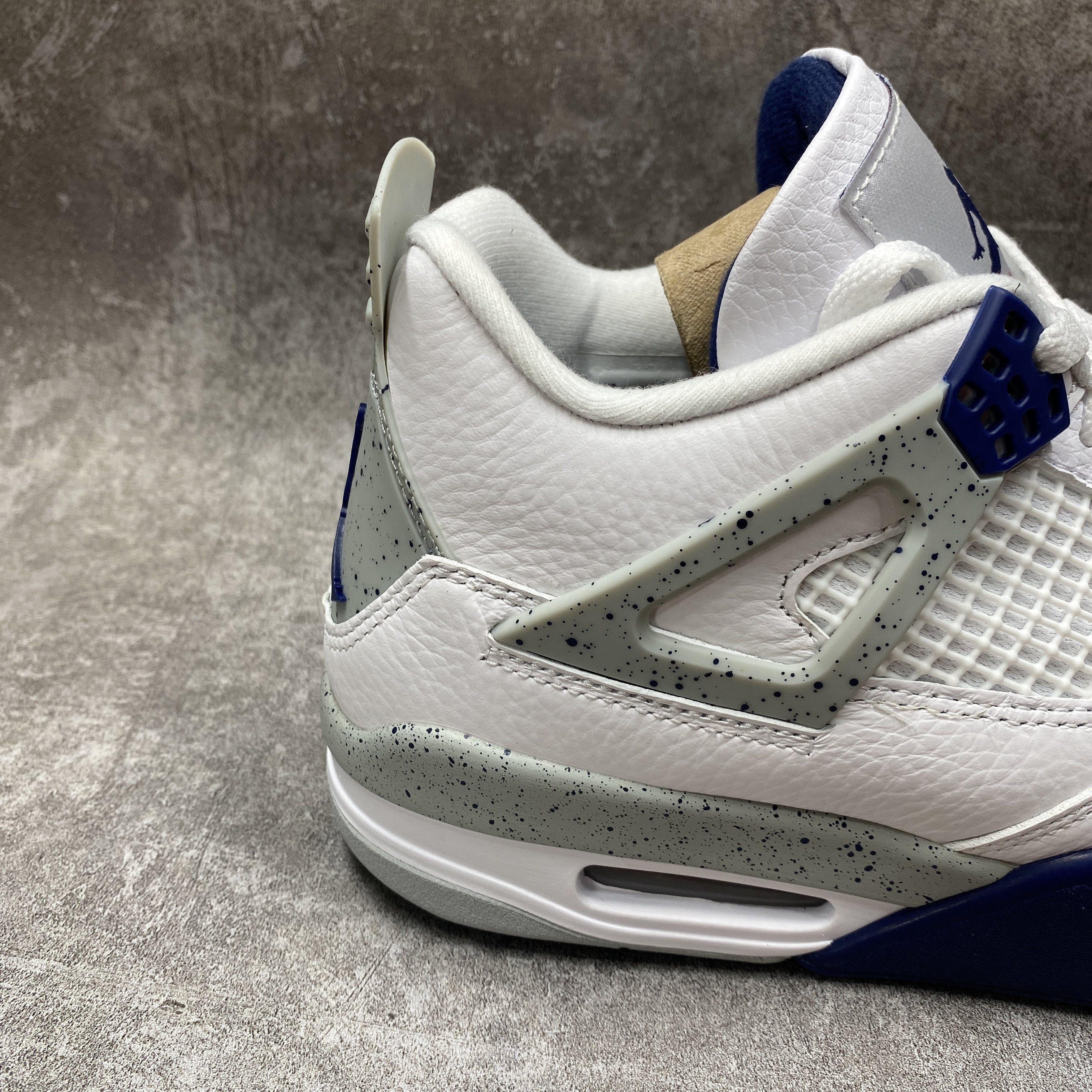 Air Jordan 4 Retro