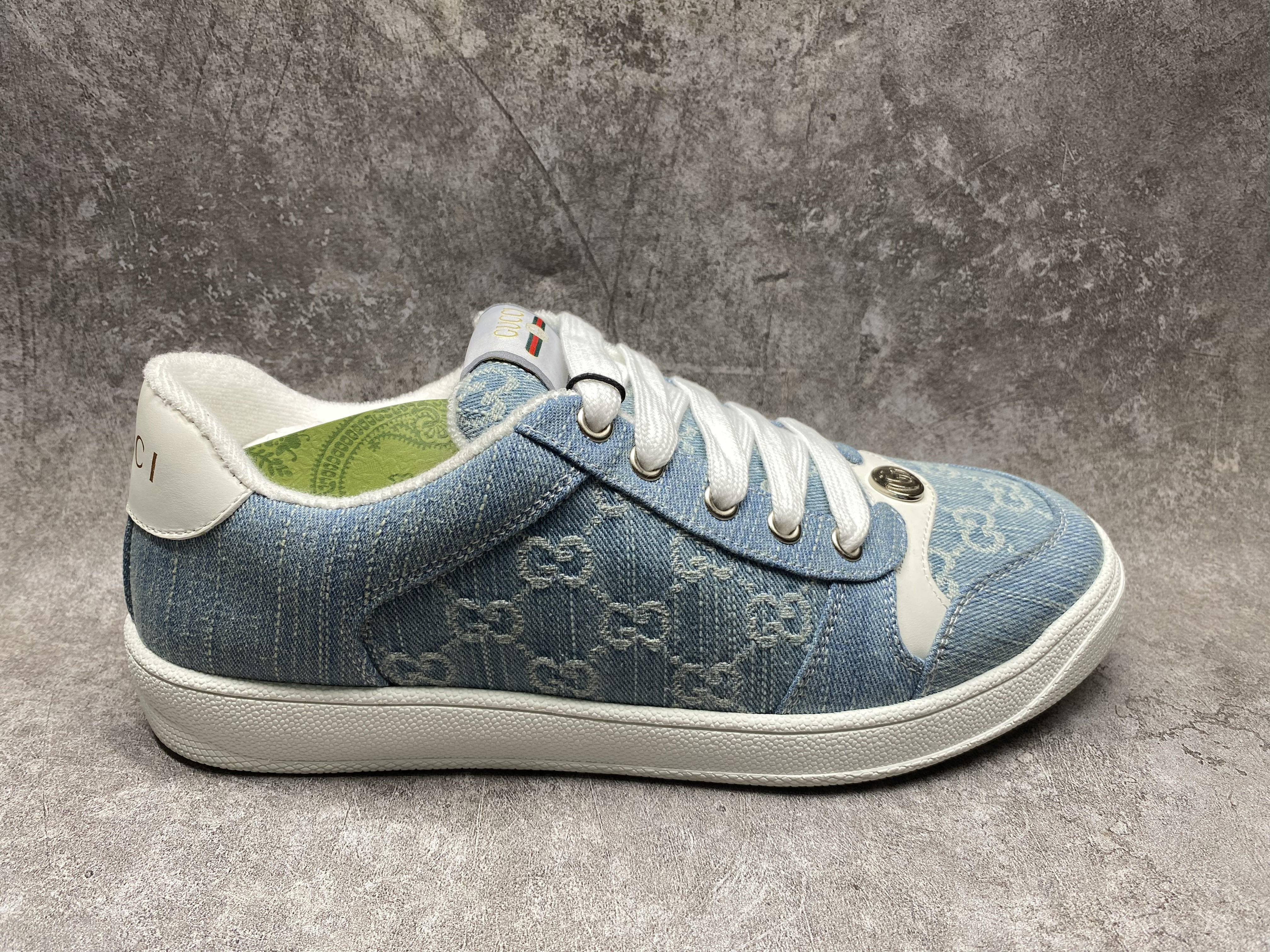 ua G*u*i sneakers