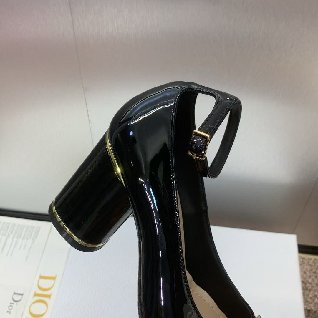 ua D*or miss D*or graffiti pump