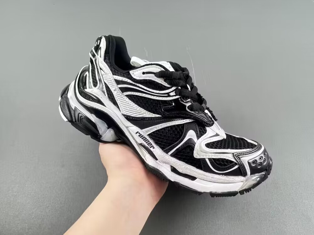 ua Ba*len*cia*ga runner black white