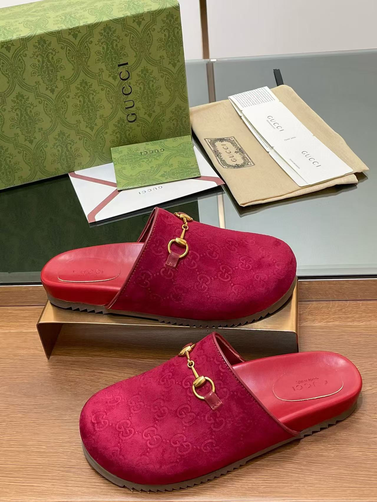 ua G*u*i slippers