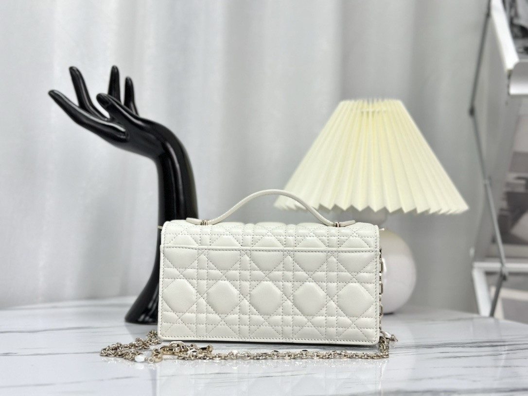 miss D*or mini bag latte cannage lambskin s0980onmj_m030 21 x 11.5 x 4.5 cm