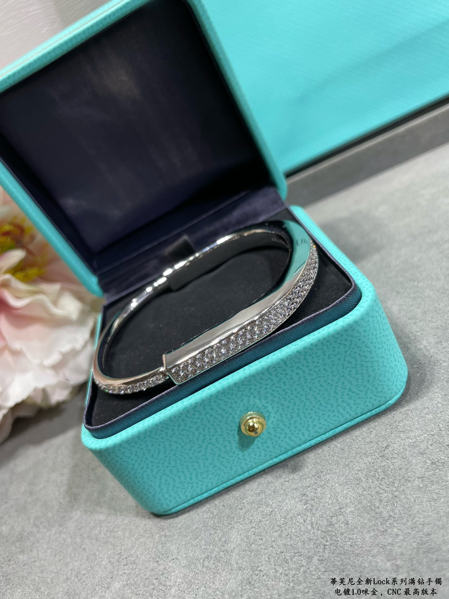 t*f*ny & co. lock full Di*m*nd bracelet