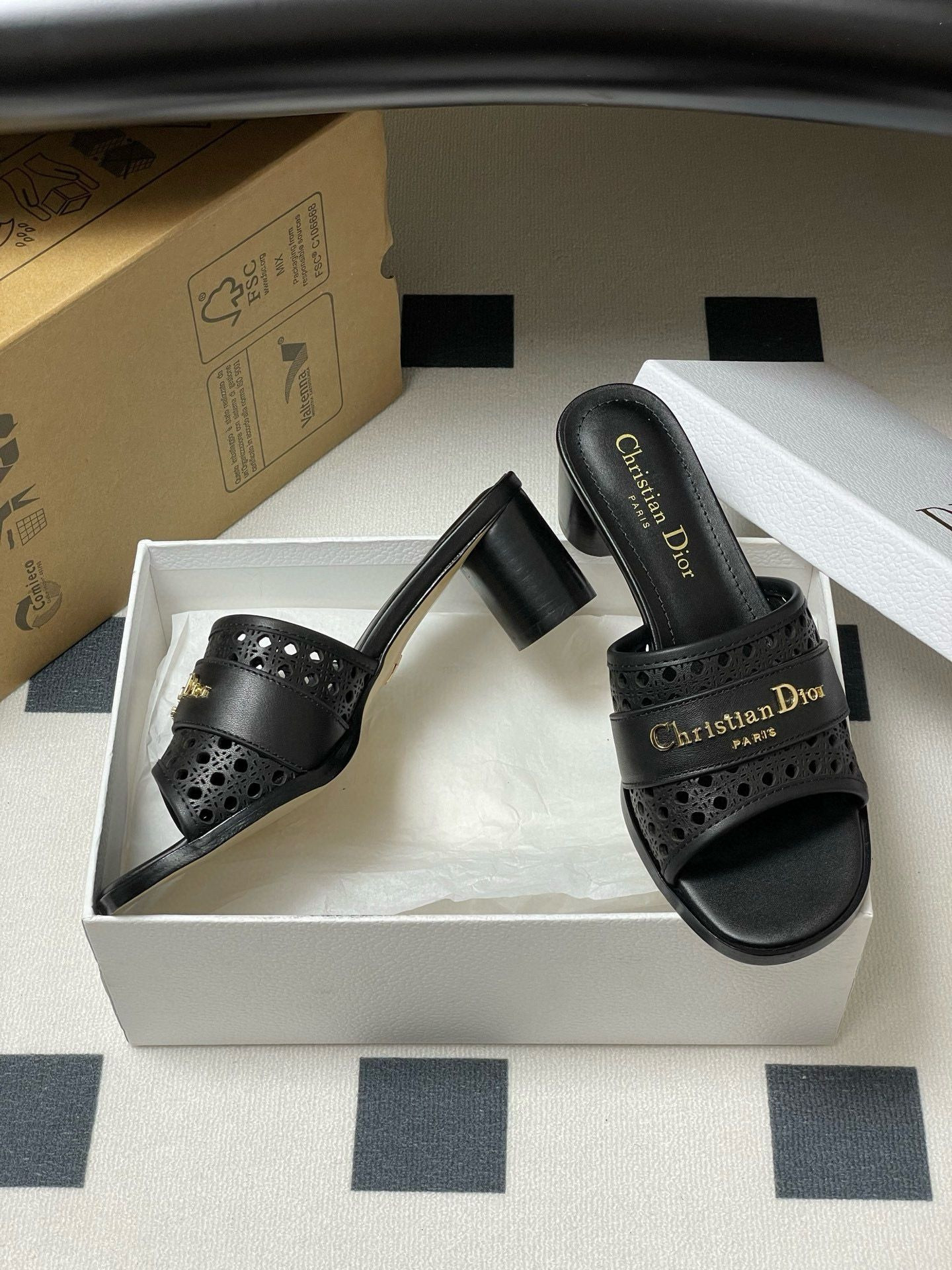 ua D*or d-lane heeled slide