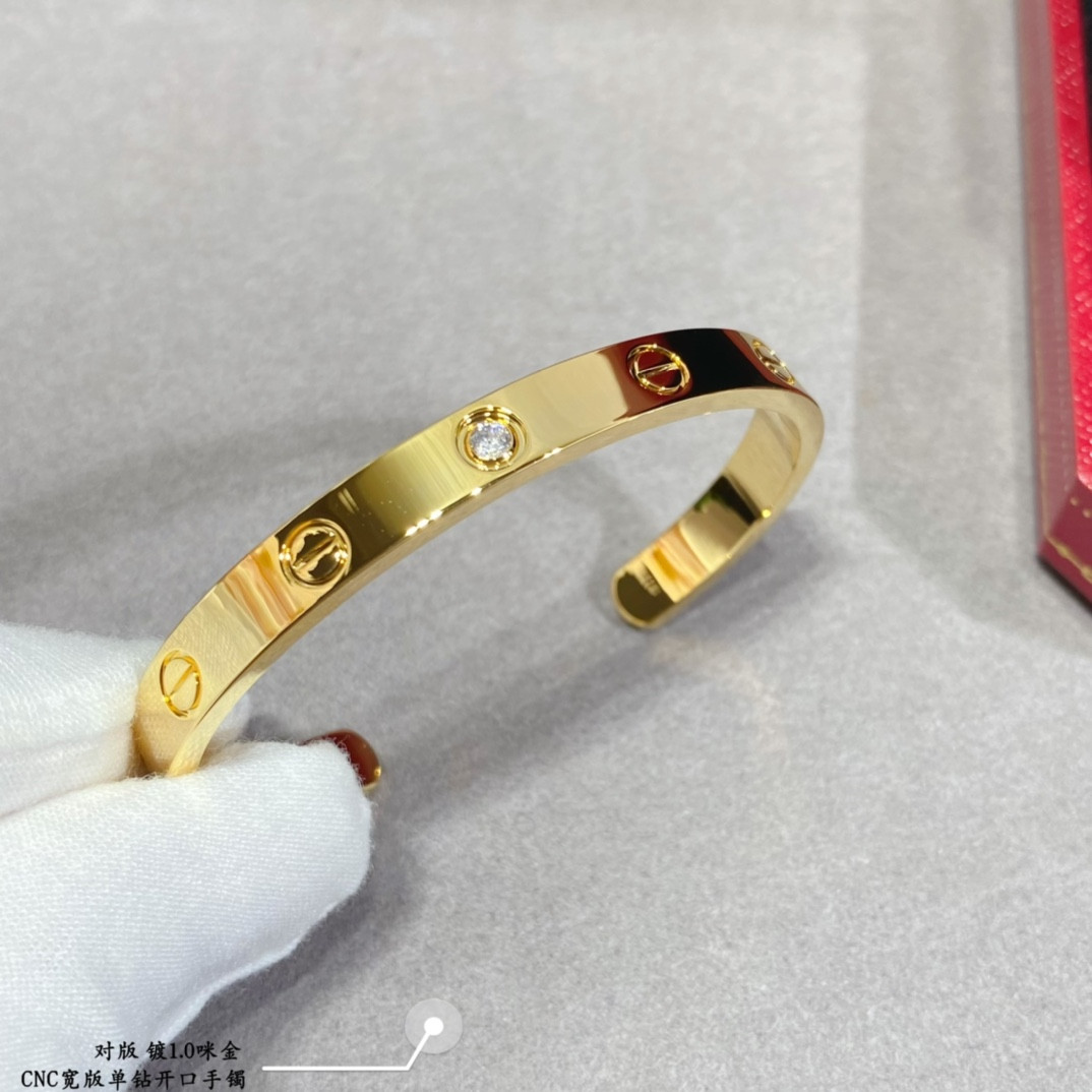 ca*t*er wide single Di*m*nd open love bracelet