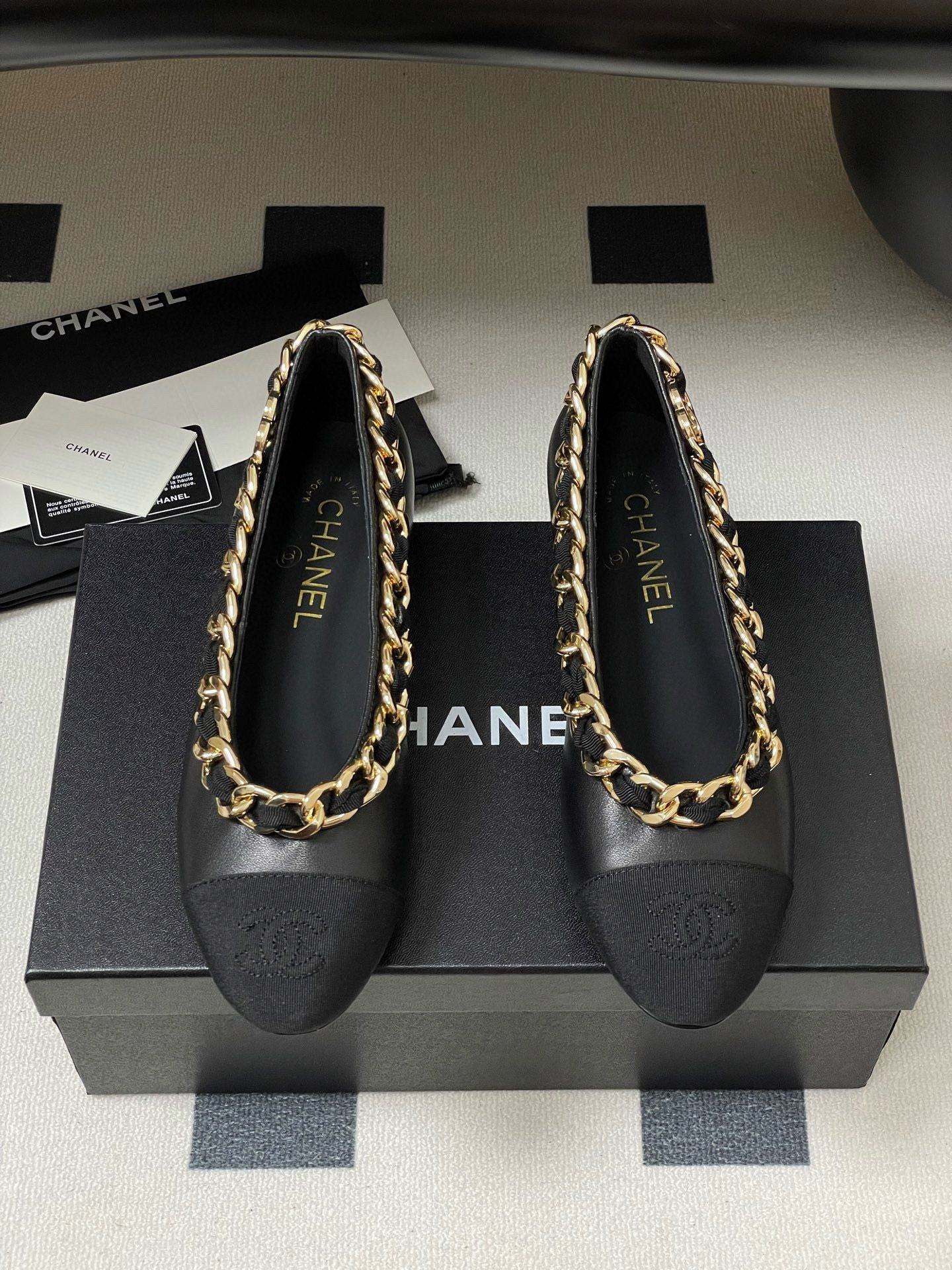 ua Ch*el ballet flats