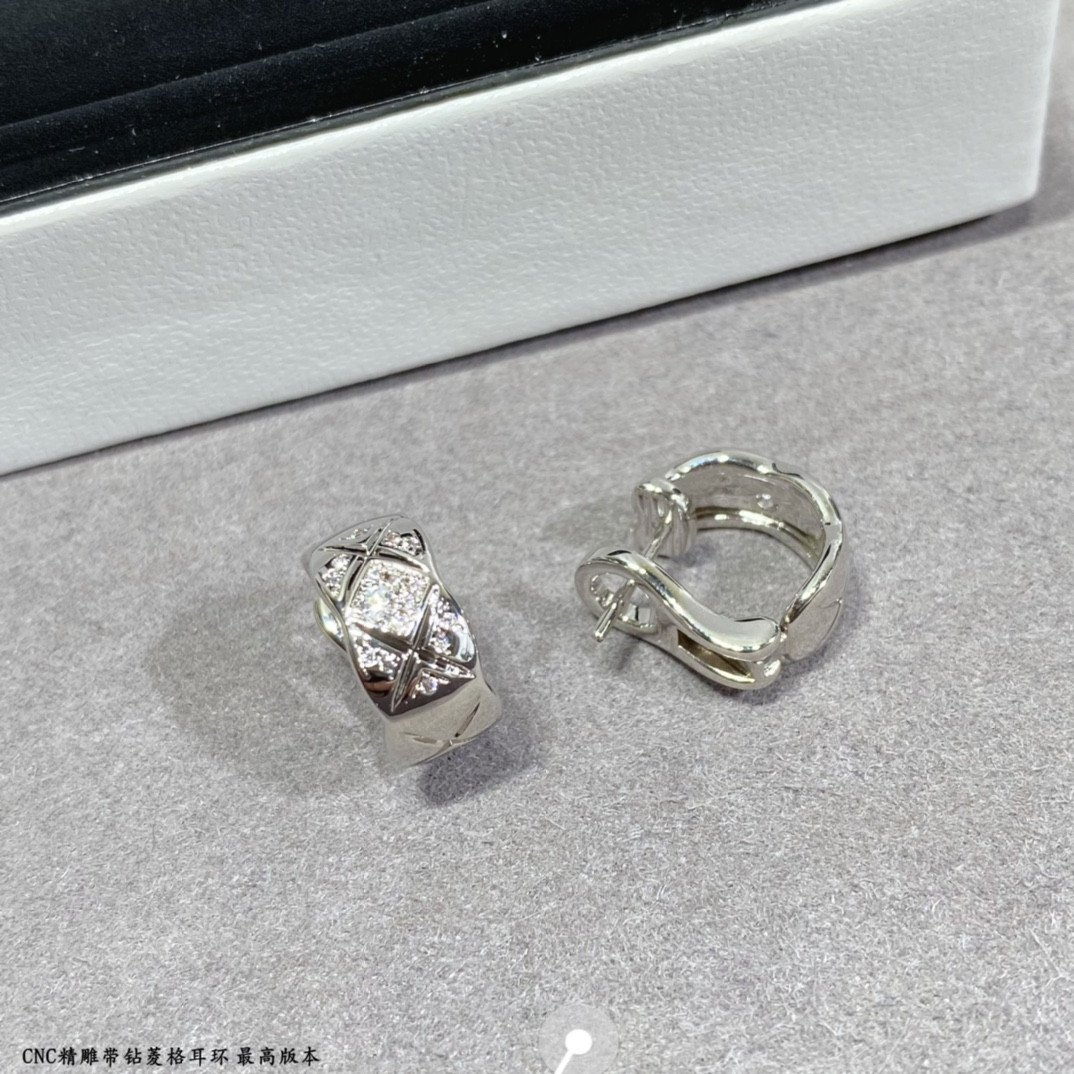ch*el carved Di*m*nd with Di*m*nd earrings
