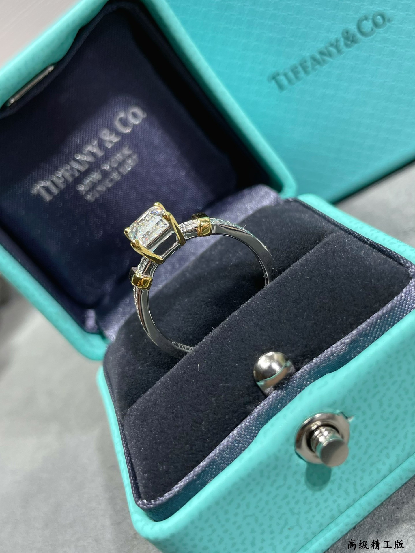 t*f*ny & co. mixed-metal white Di*m*nd ring ag925