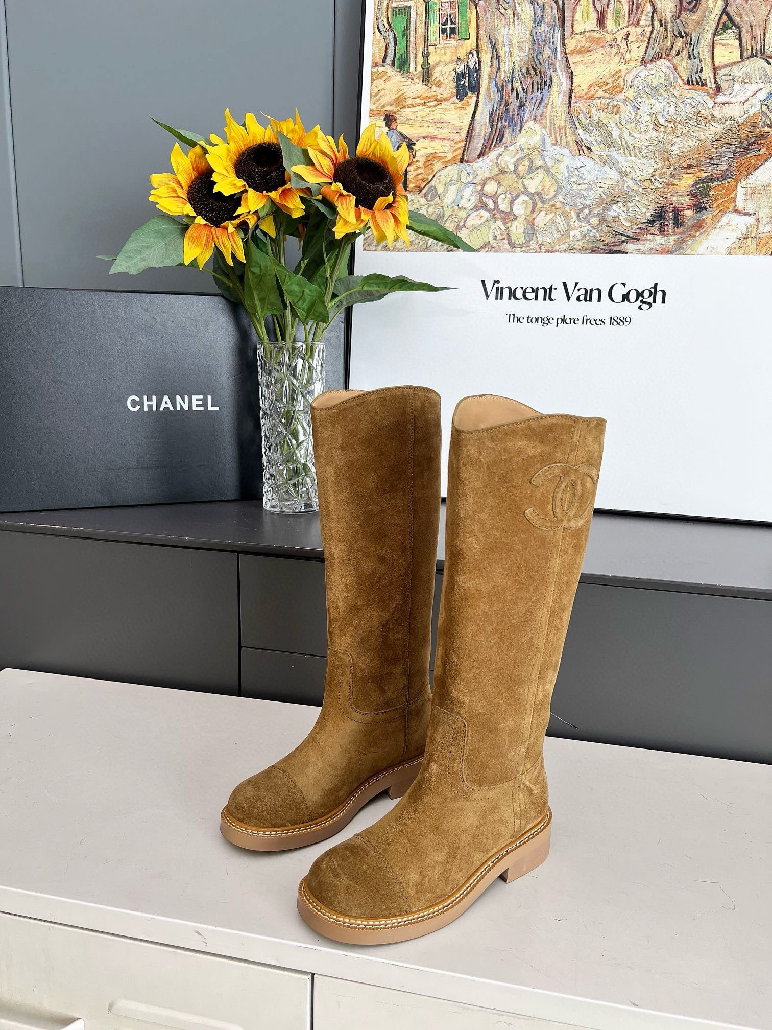 ua Ch*el boots