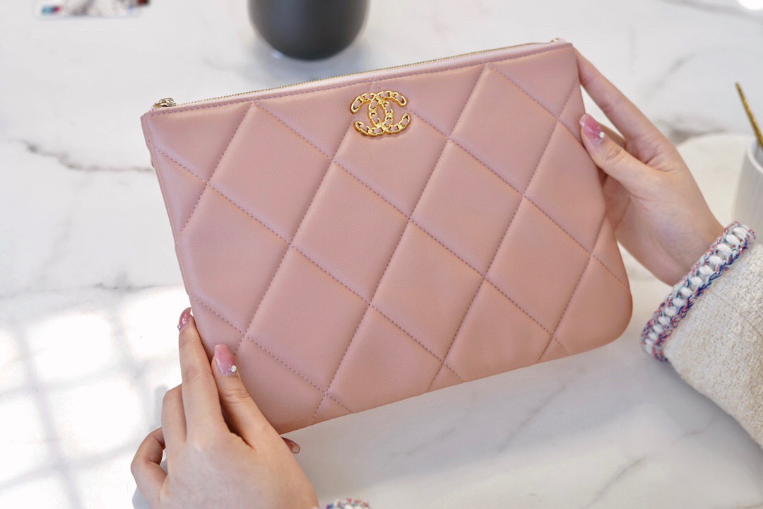 Ch*el 19 pouch