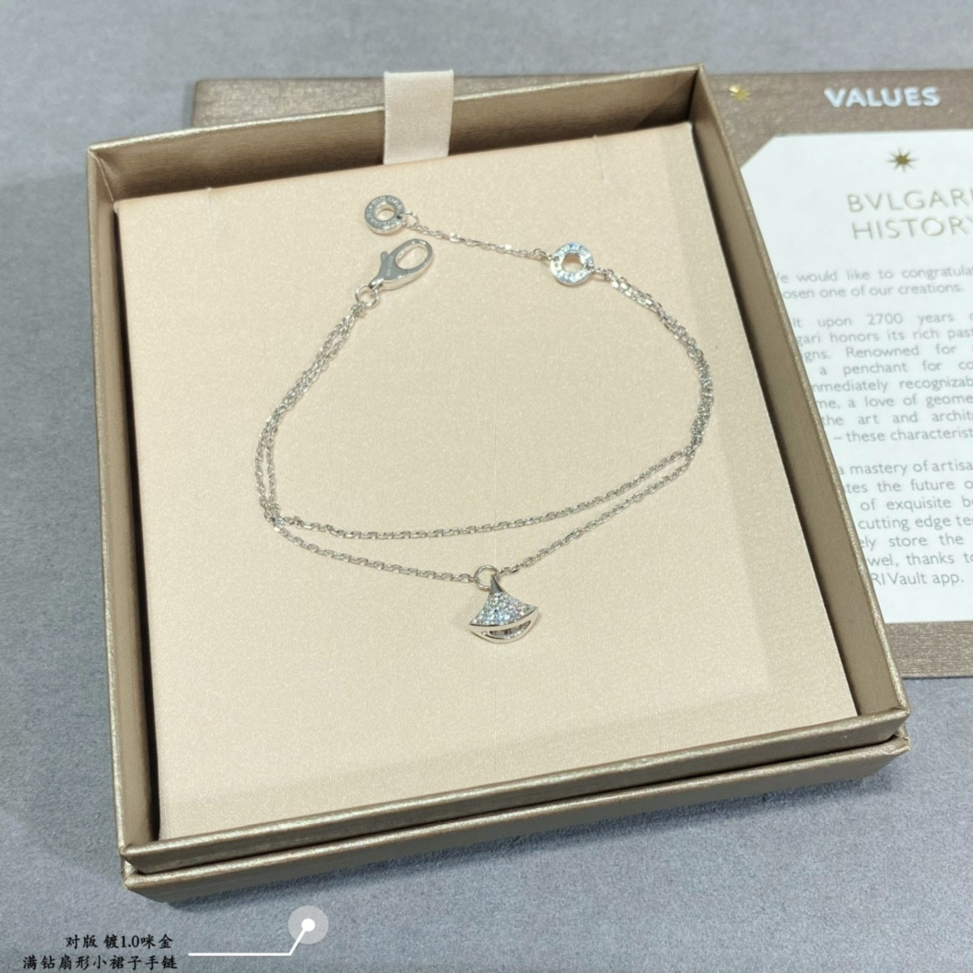b*l*ai Di*m*nd fan-shaped mini skirt bracelet
