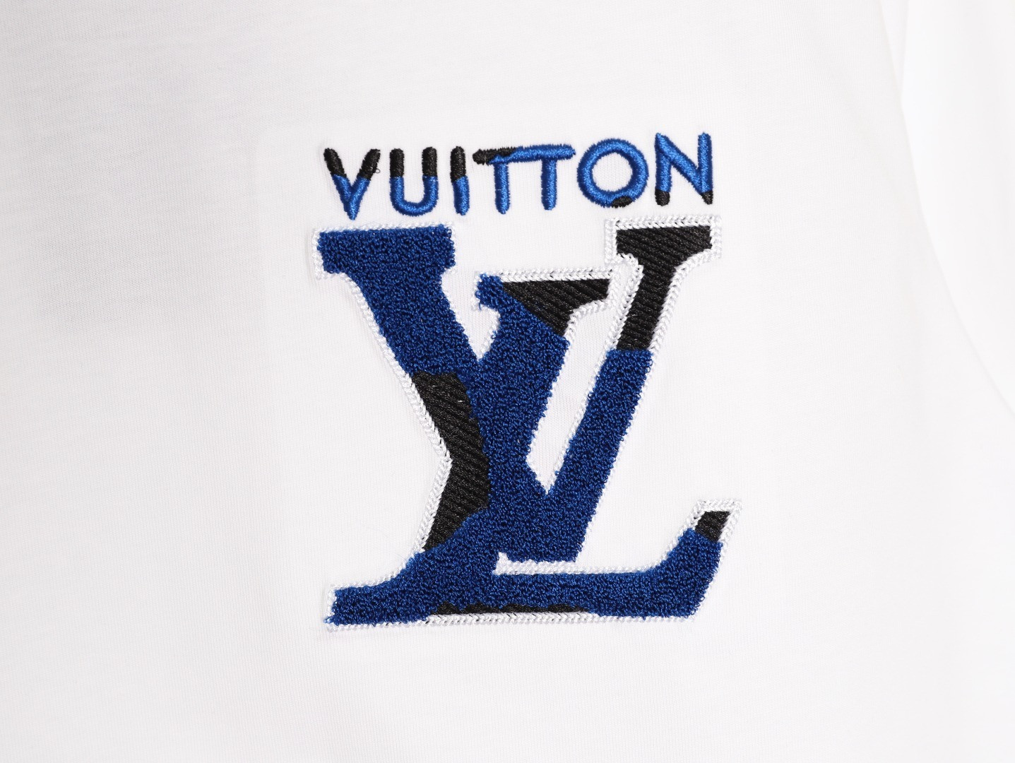 l0*is V*t0n long-sleeved t-shirt