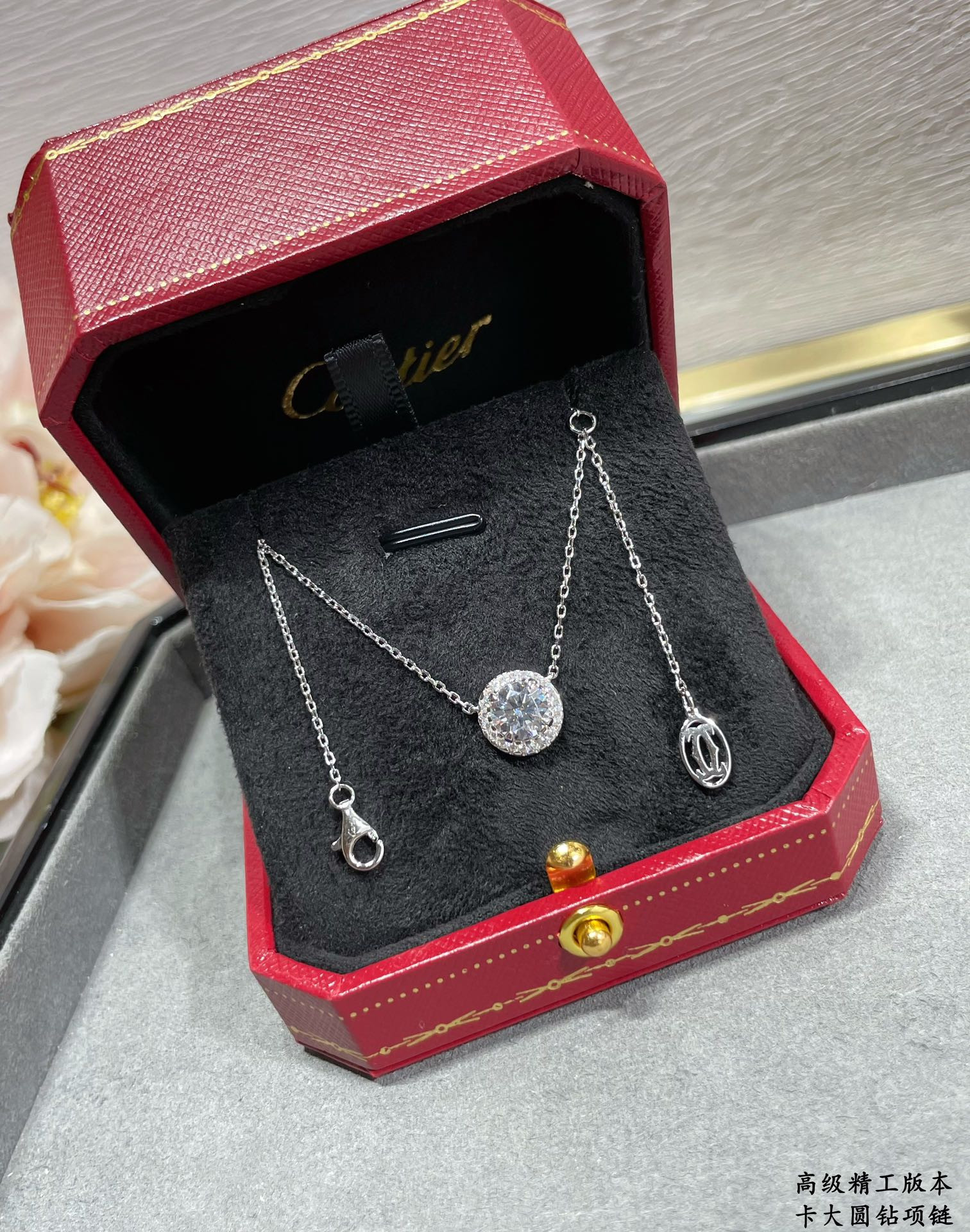 ca*t*er large round Di*m*nd necklace