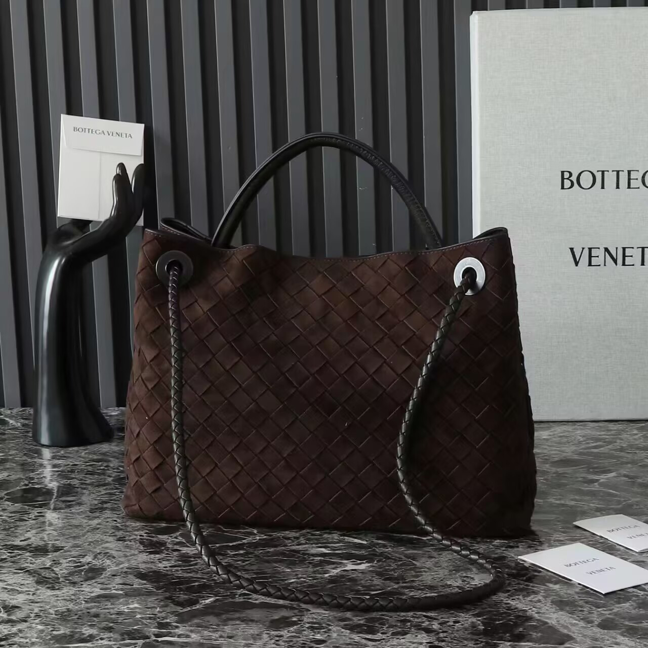 bo*te*ga Ve*ne*ta medium andiamo 32x25x11cm