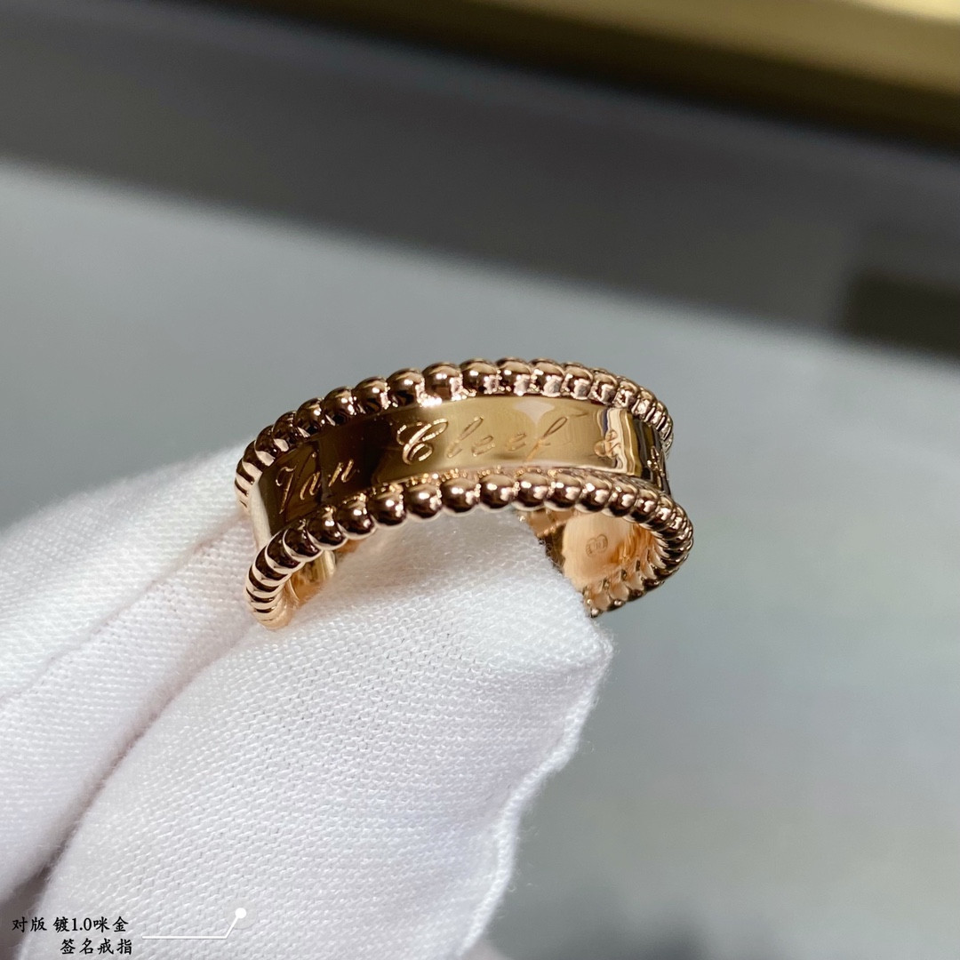 V*N CL*F & arpels sign ring