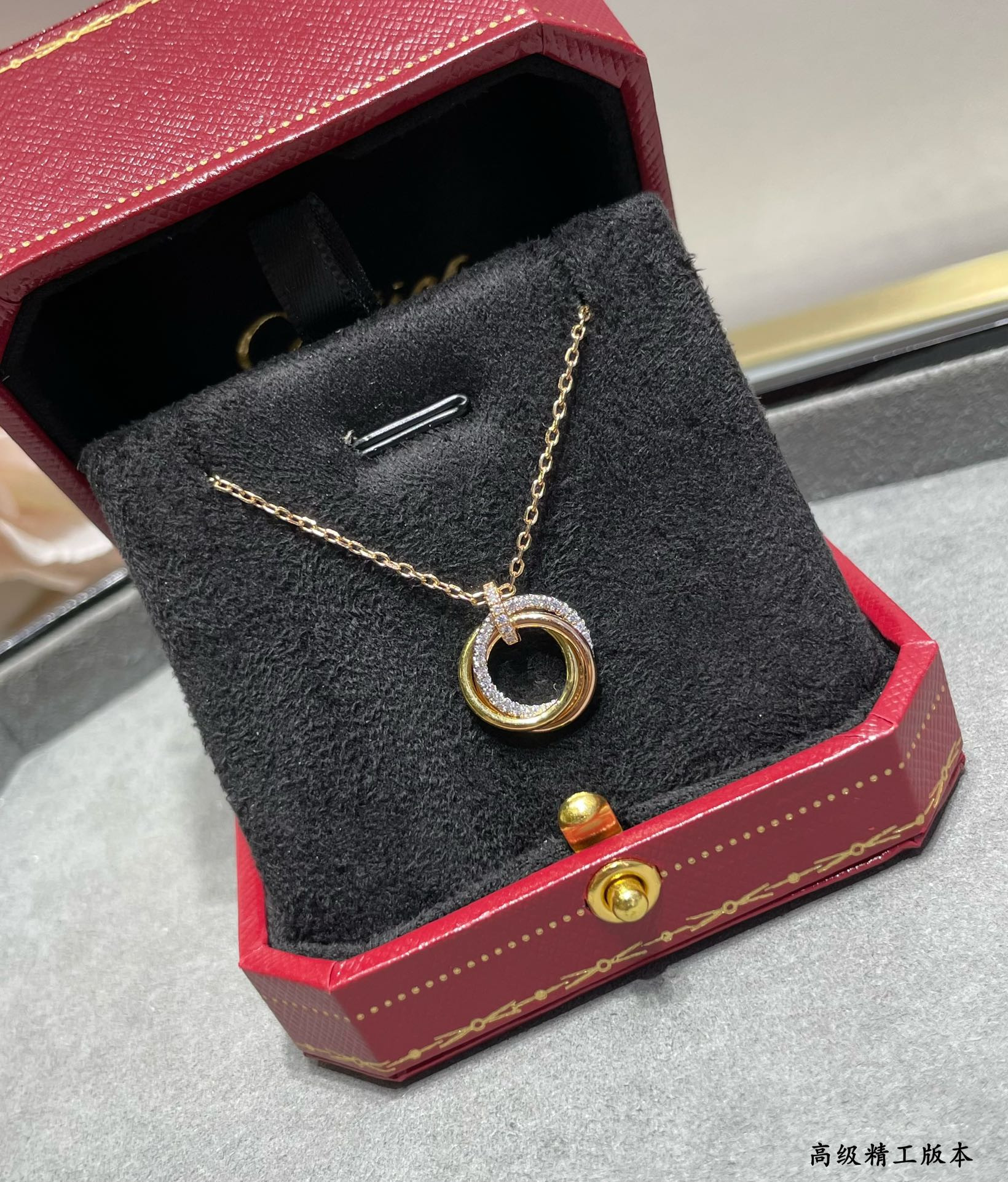 ca*t*er small size triple-ring Di*m*nd necklace