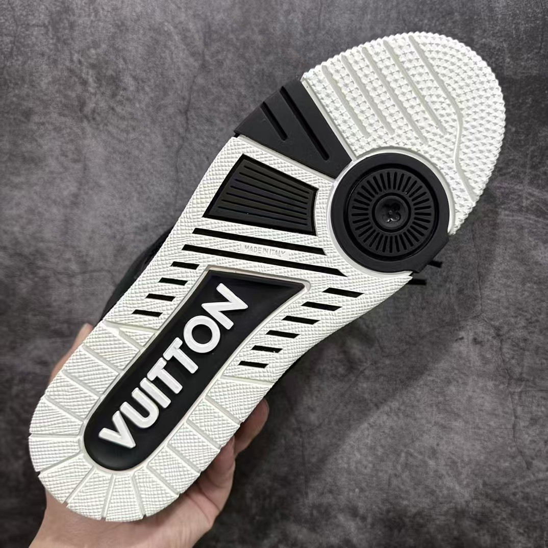 UA LV Skate Sneaker