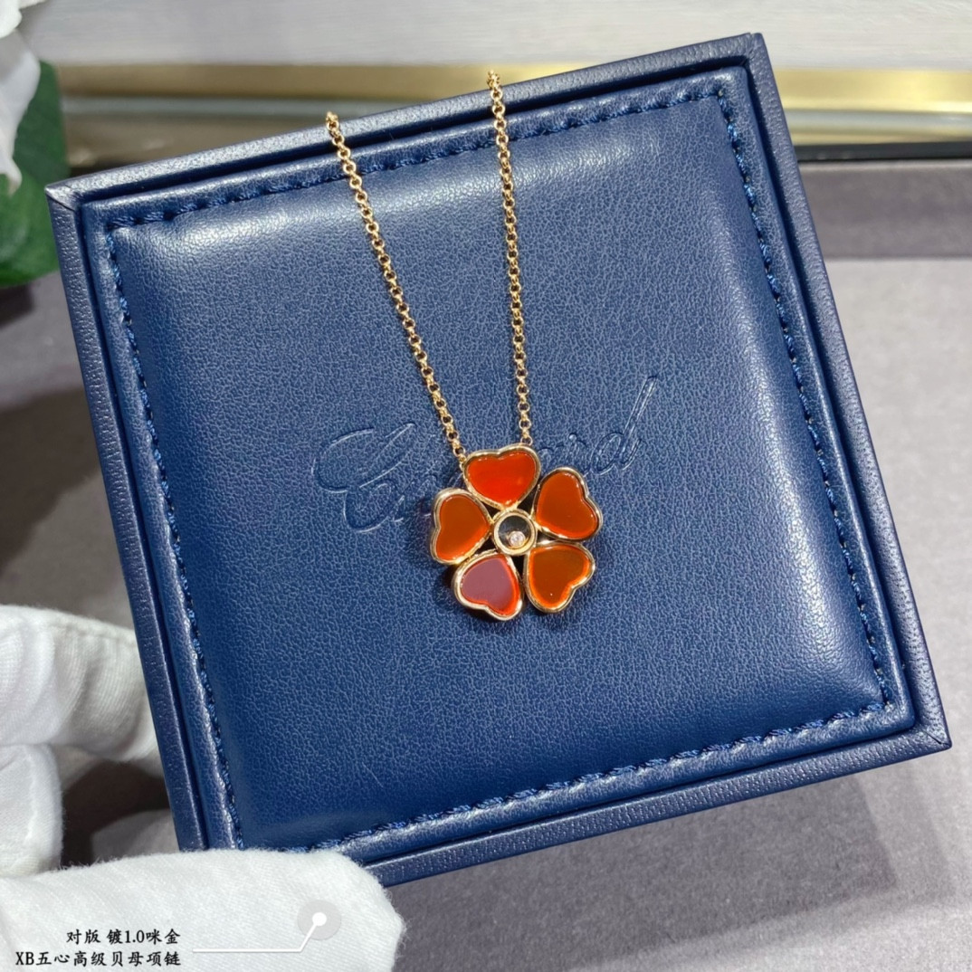 chopard five He**ts mother-of-pearl  necklace