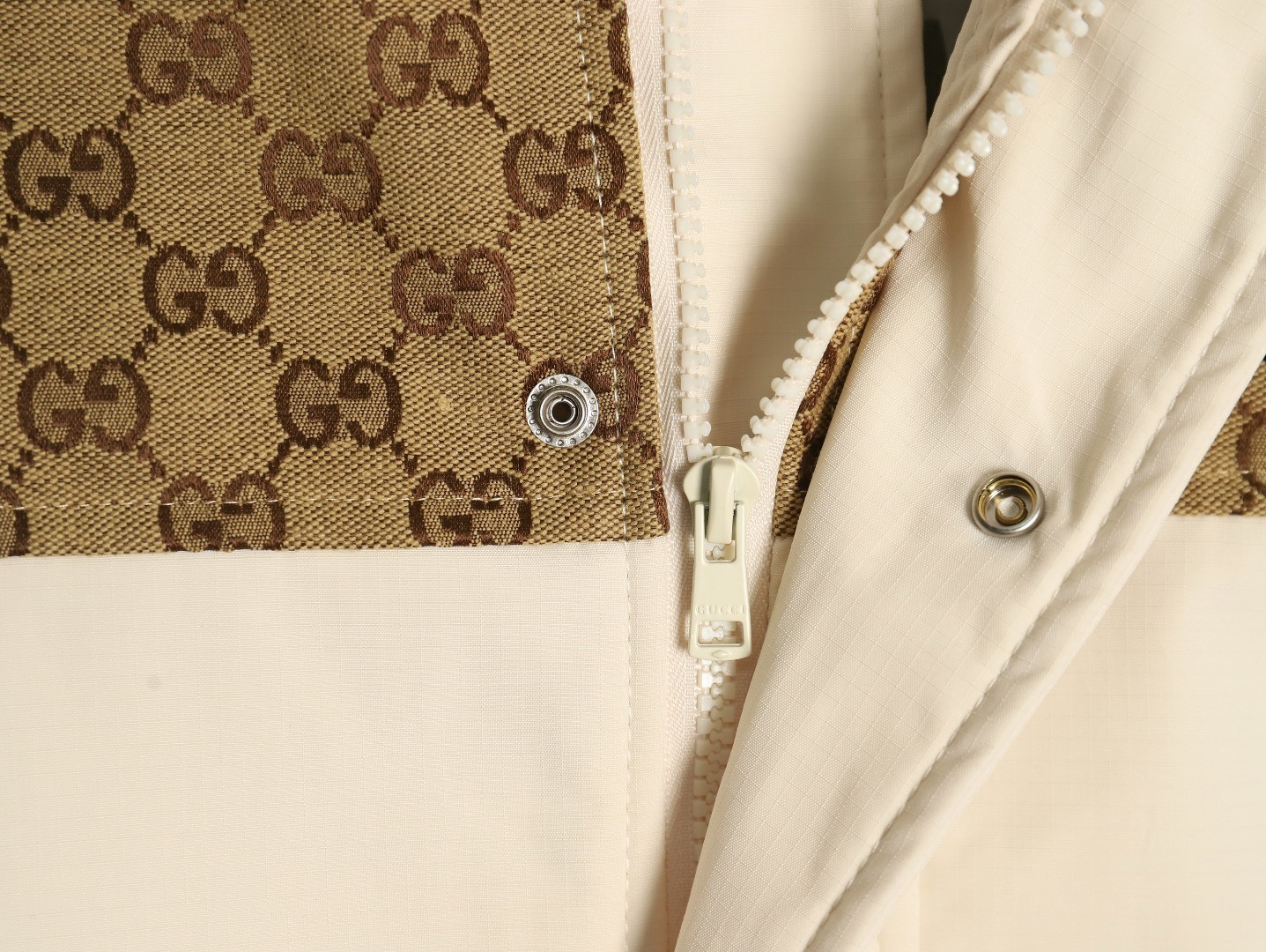 G*u*i coats