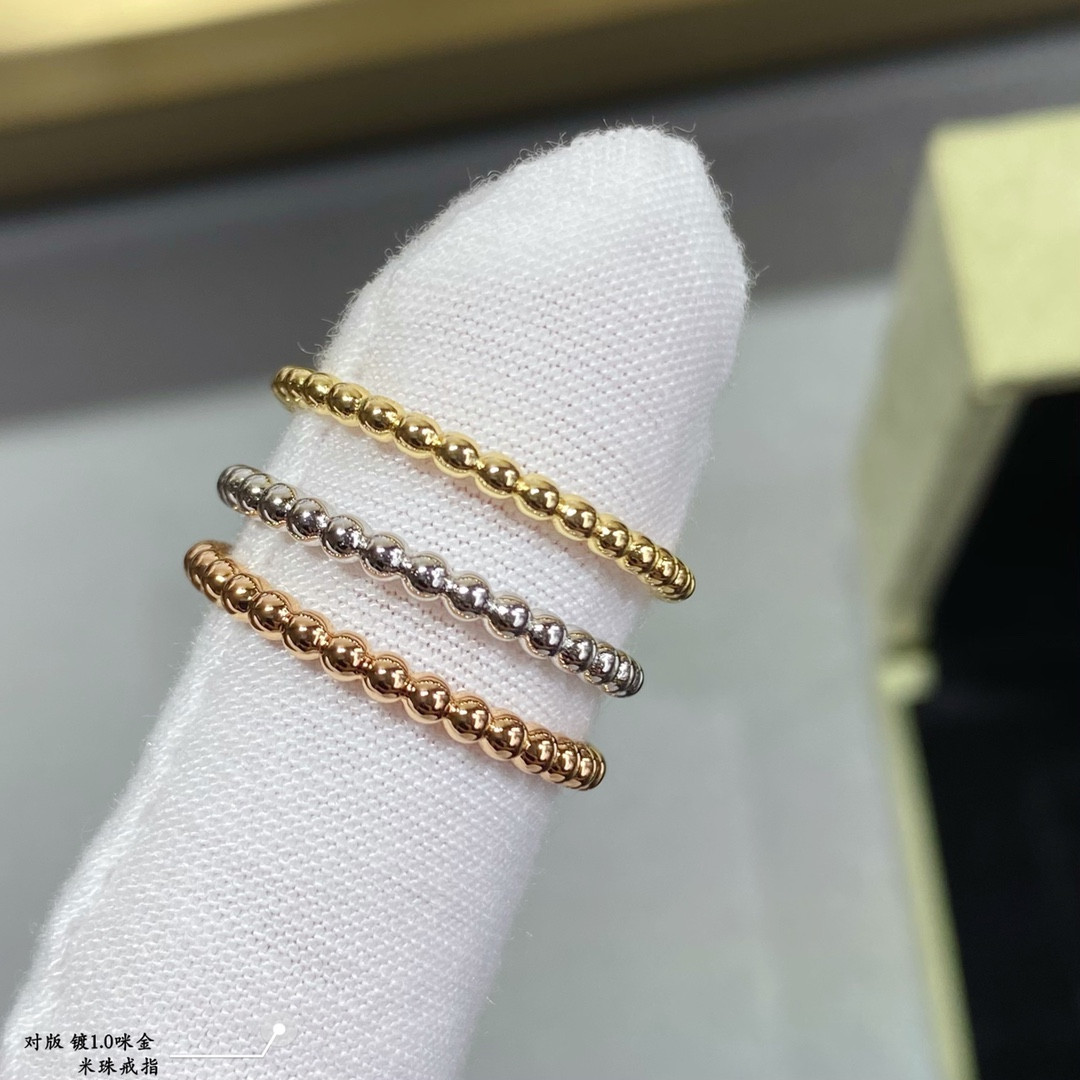 V*N CL*F & arpels rice bead ring