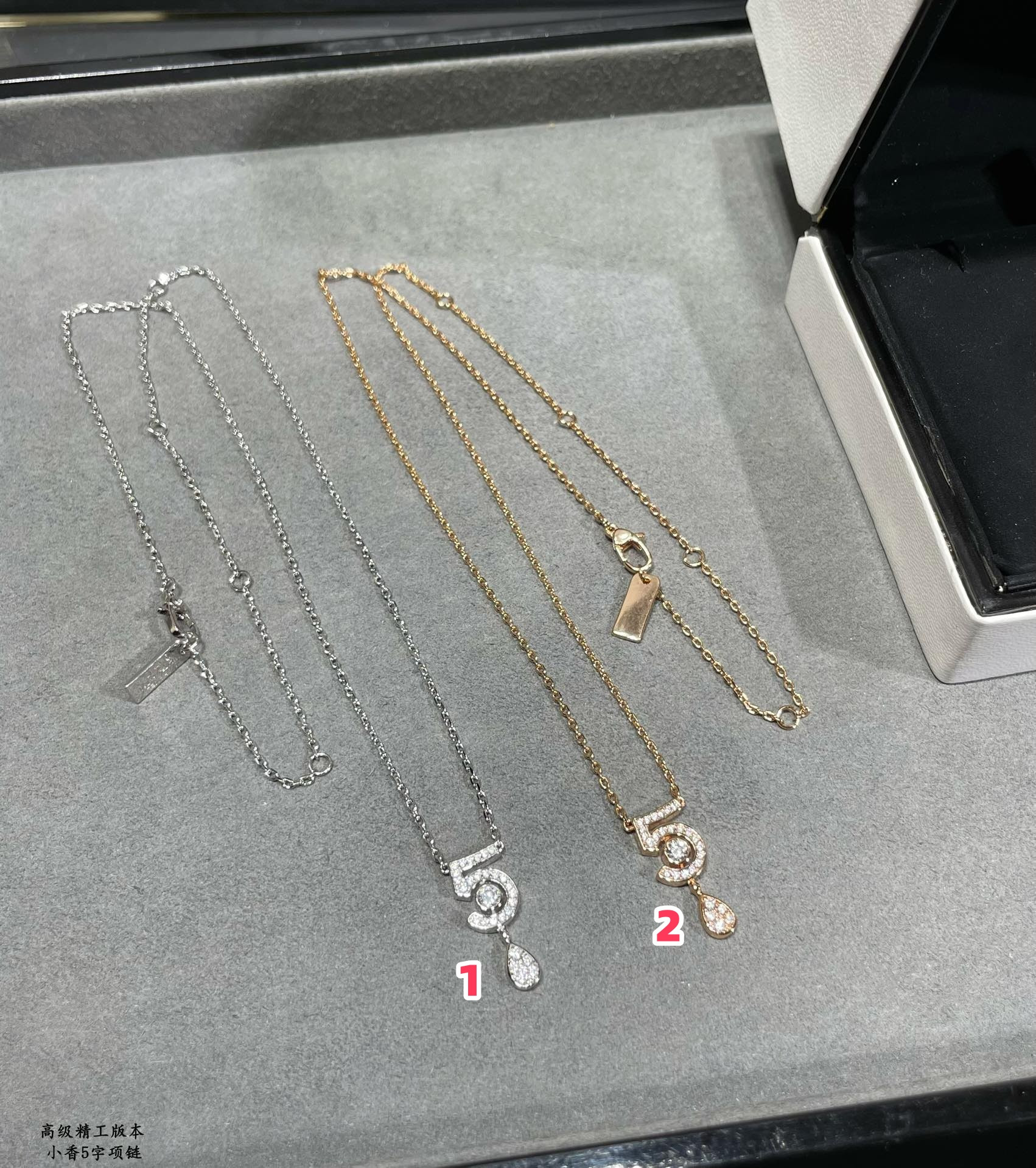 Ch*el 5-words necklace