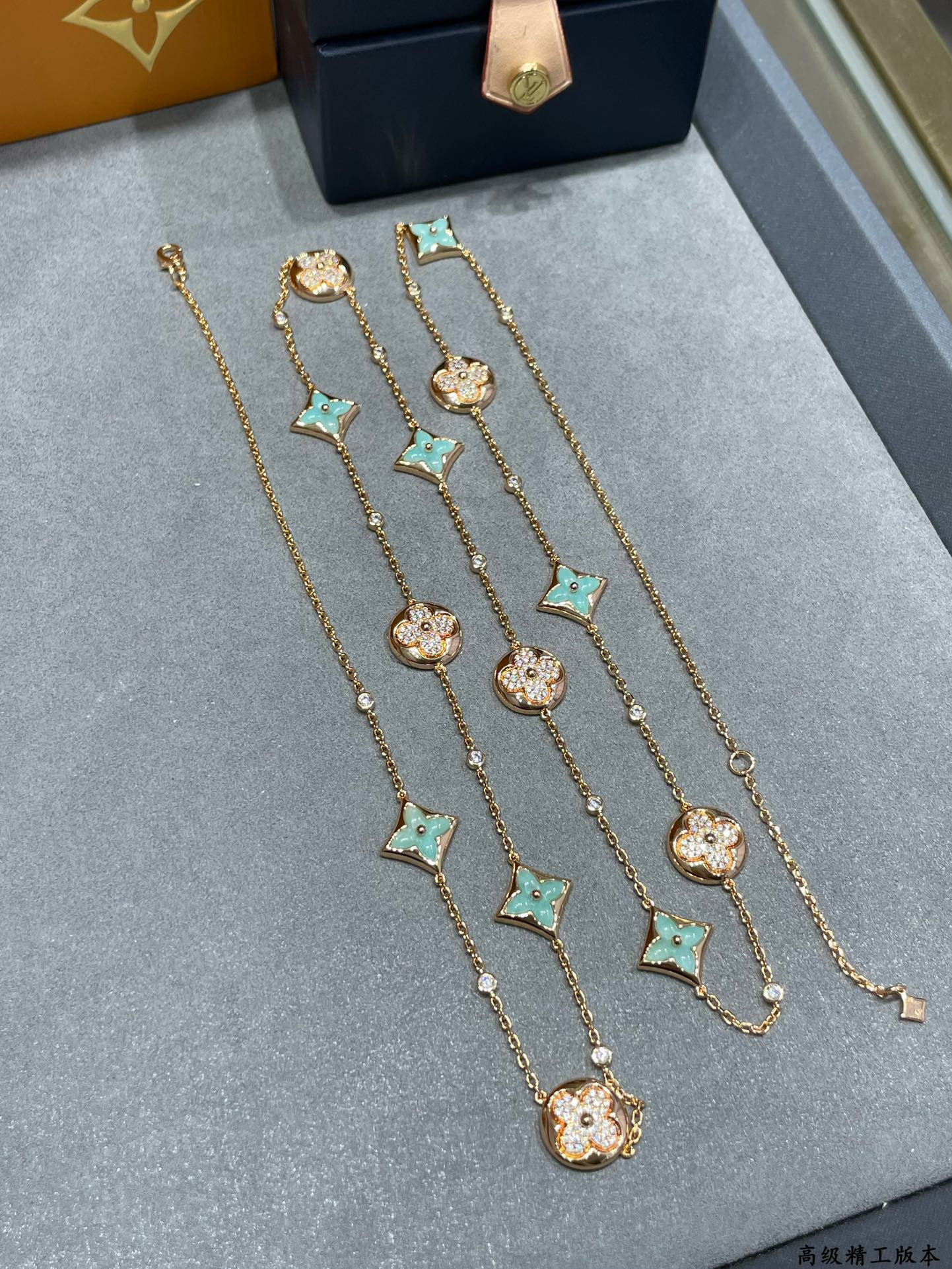 l0*is V*t0n amazonite 13-flower long necklace