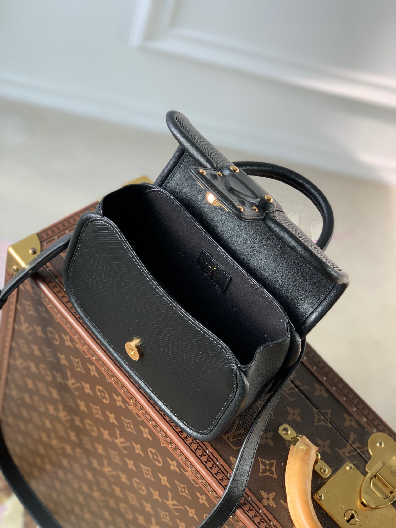 LV Hide and Seek M22724