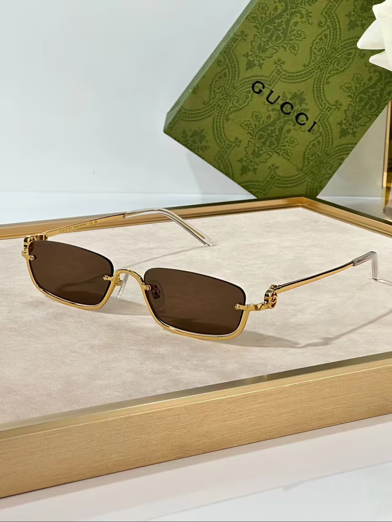 G*u*i sunglasses