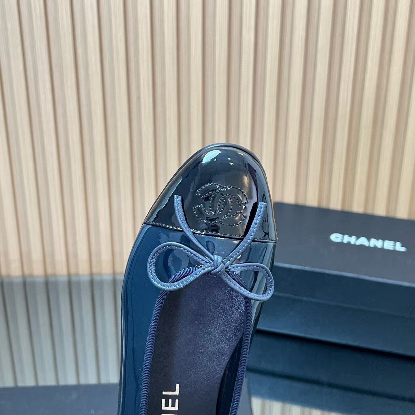 ua Ch*el ballet flats