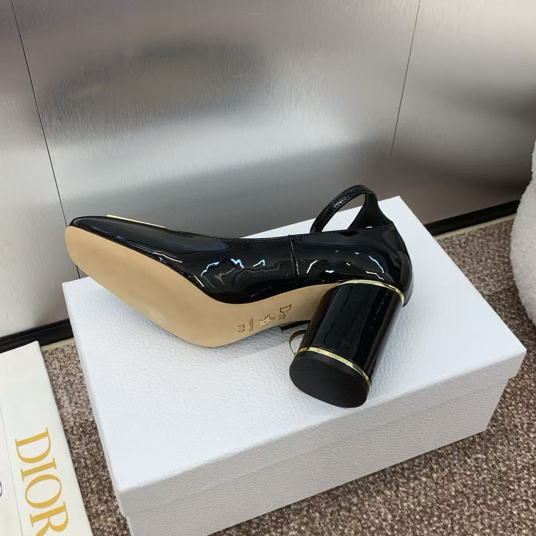 ua D*or miss D*or graffiti pump