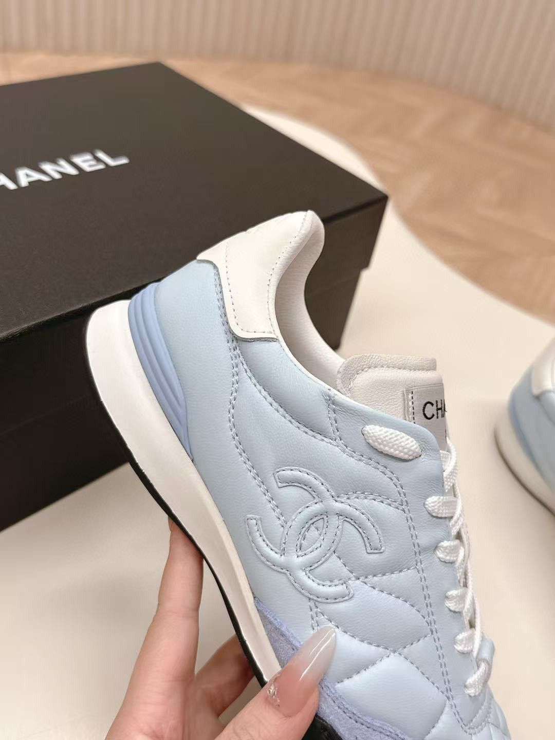 ua Ch*el sneaker