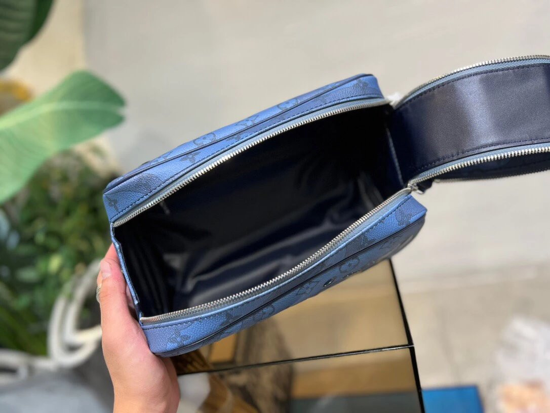 LV Dopp Kit M82337