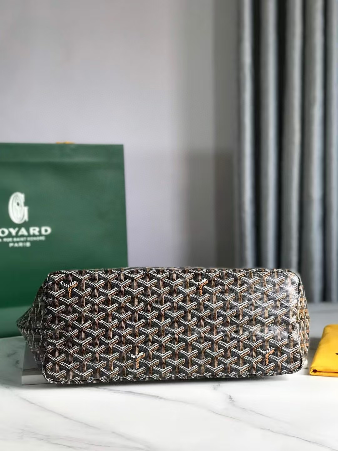 Go*ard saint l0*is gm bag 34 cm x 20 cm x 40 cm