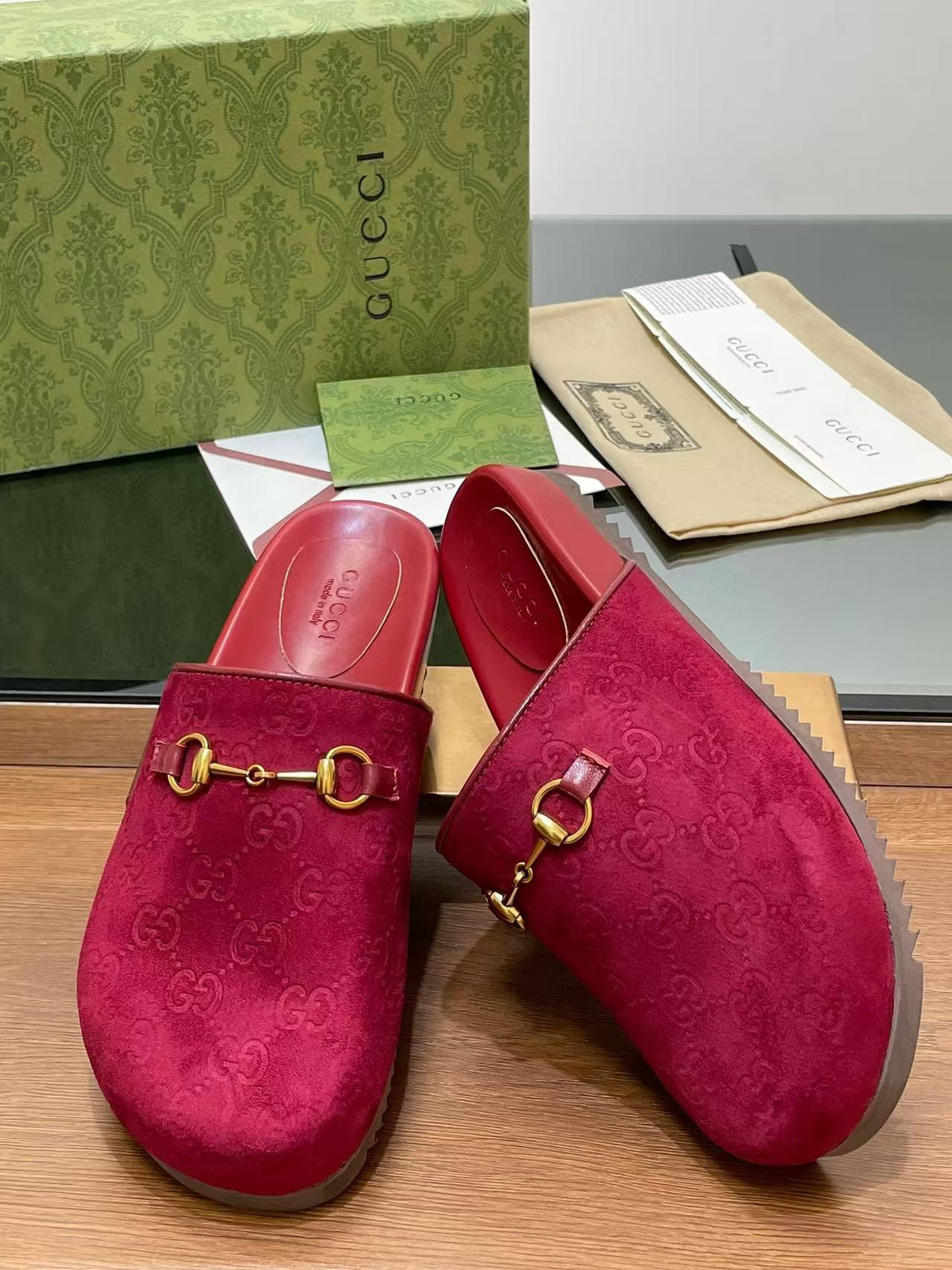 ua G*u*i slippers