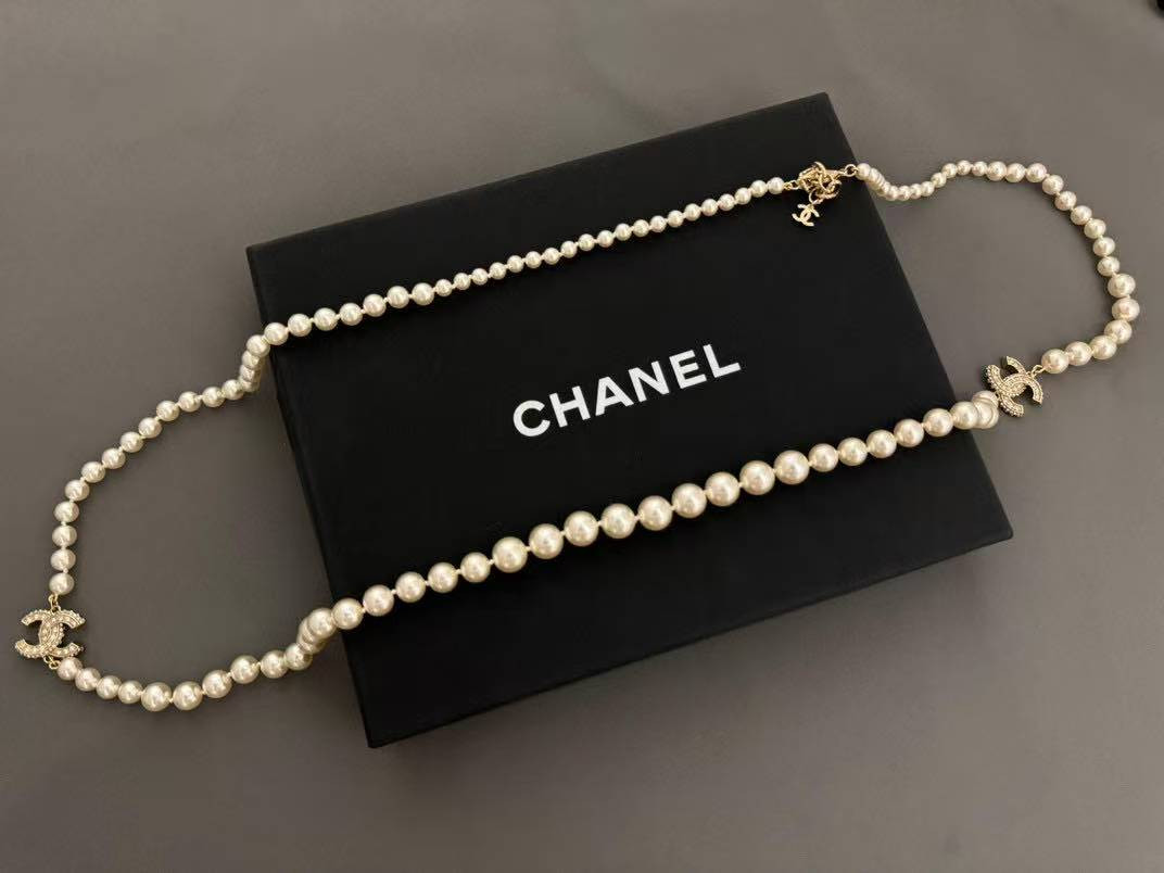 Ch*el long pear necklace