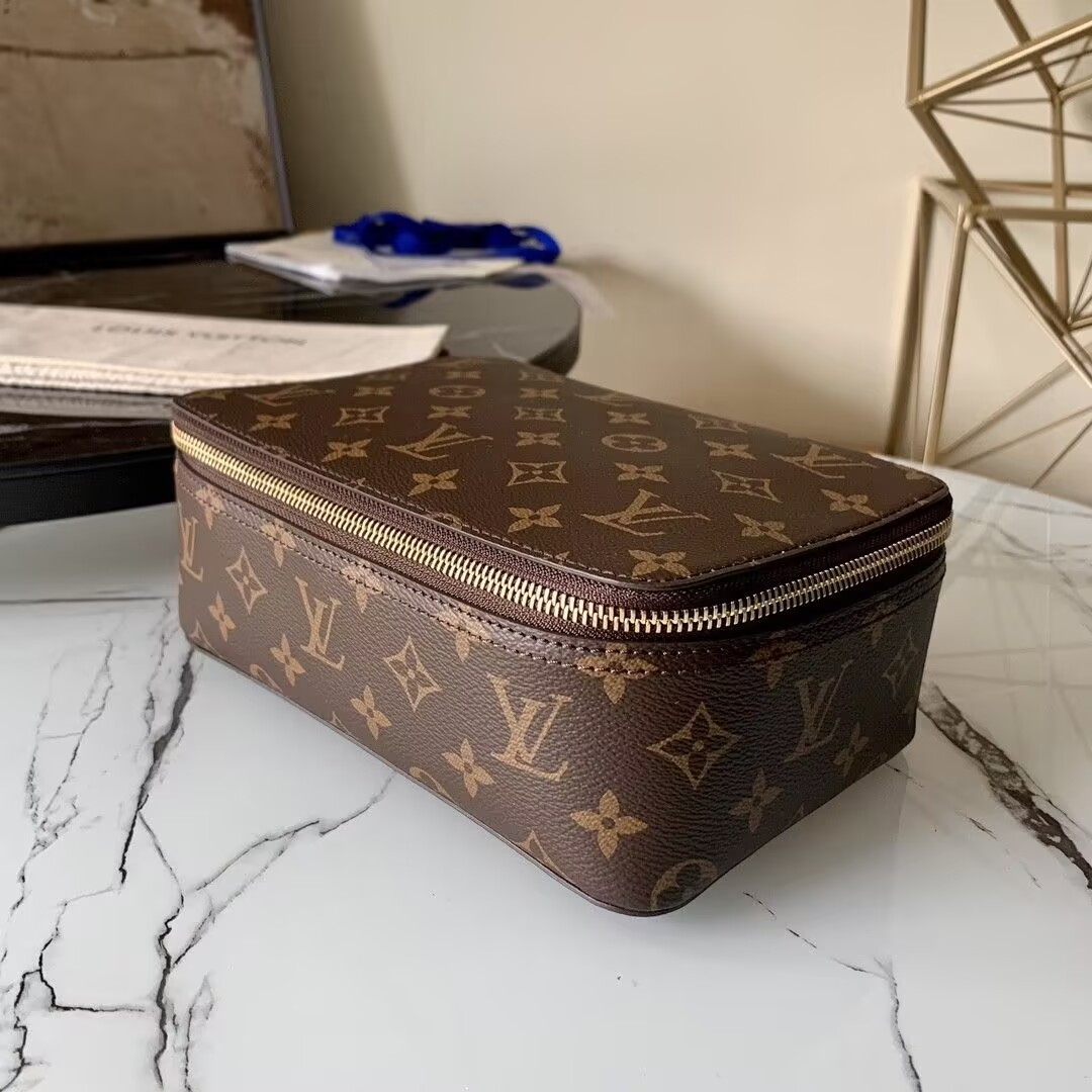 LV Packing Cube MM M43689 22.5x14x8.5cm