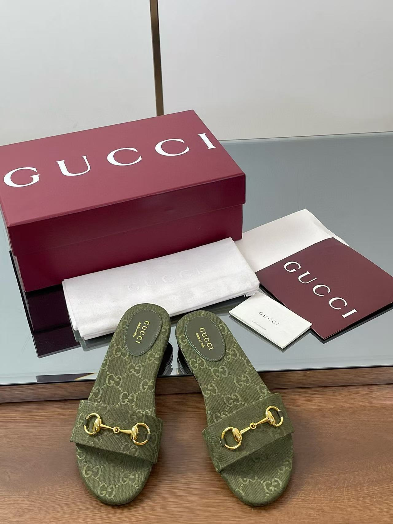ua G*u*i slide sandal with horsebit