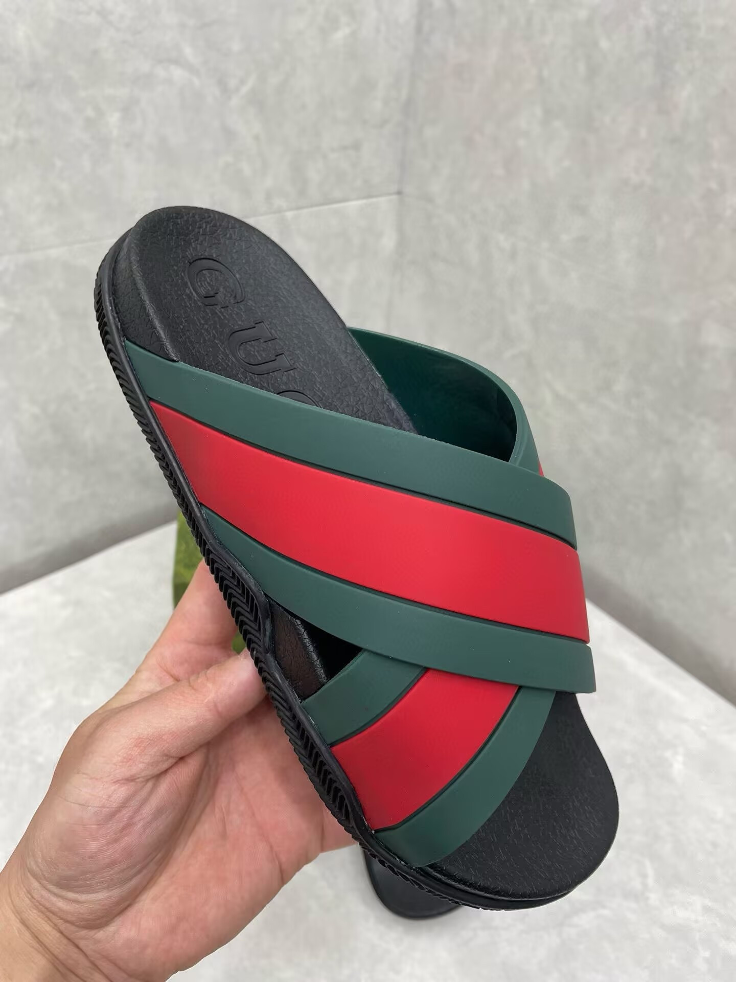 ua G*u*i criss cross slide sandals
