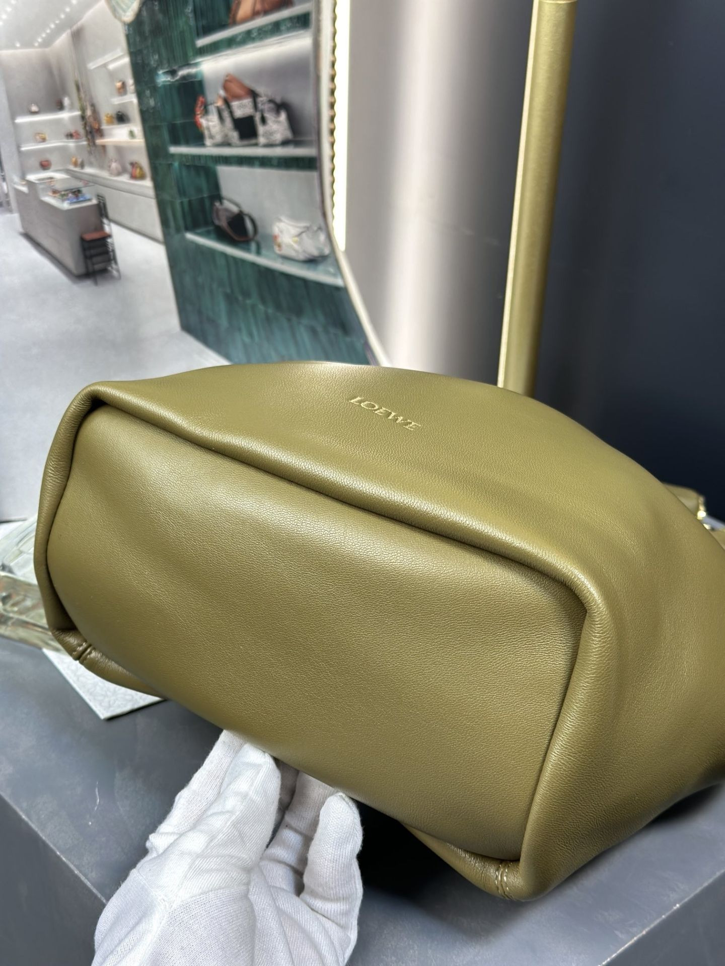 L0ew* small squeeze bag in mellow nappa lambskin 29x10.5x24cm